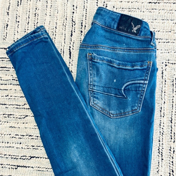 AEO Denim, American Eagle Jeggings, EUC size 2 Regular. Light Wash, Distressed! - Picture 5 of 5